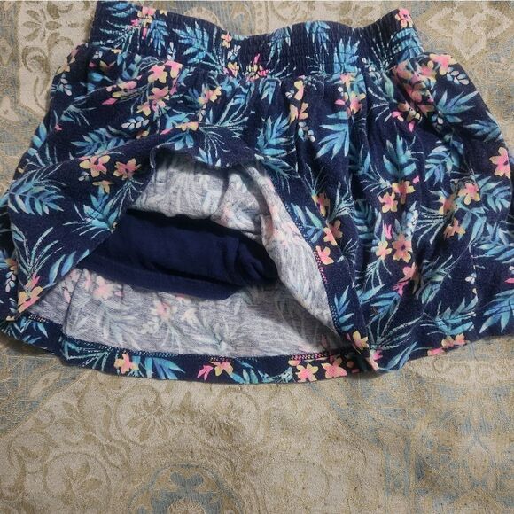 Girl's 4-5 Years Lot of 8 Pieces 2 Skirts, 2 T-shirts, 2 Shirts ,Pants, Hat - Picture 6 of 16